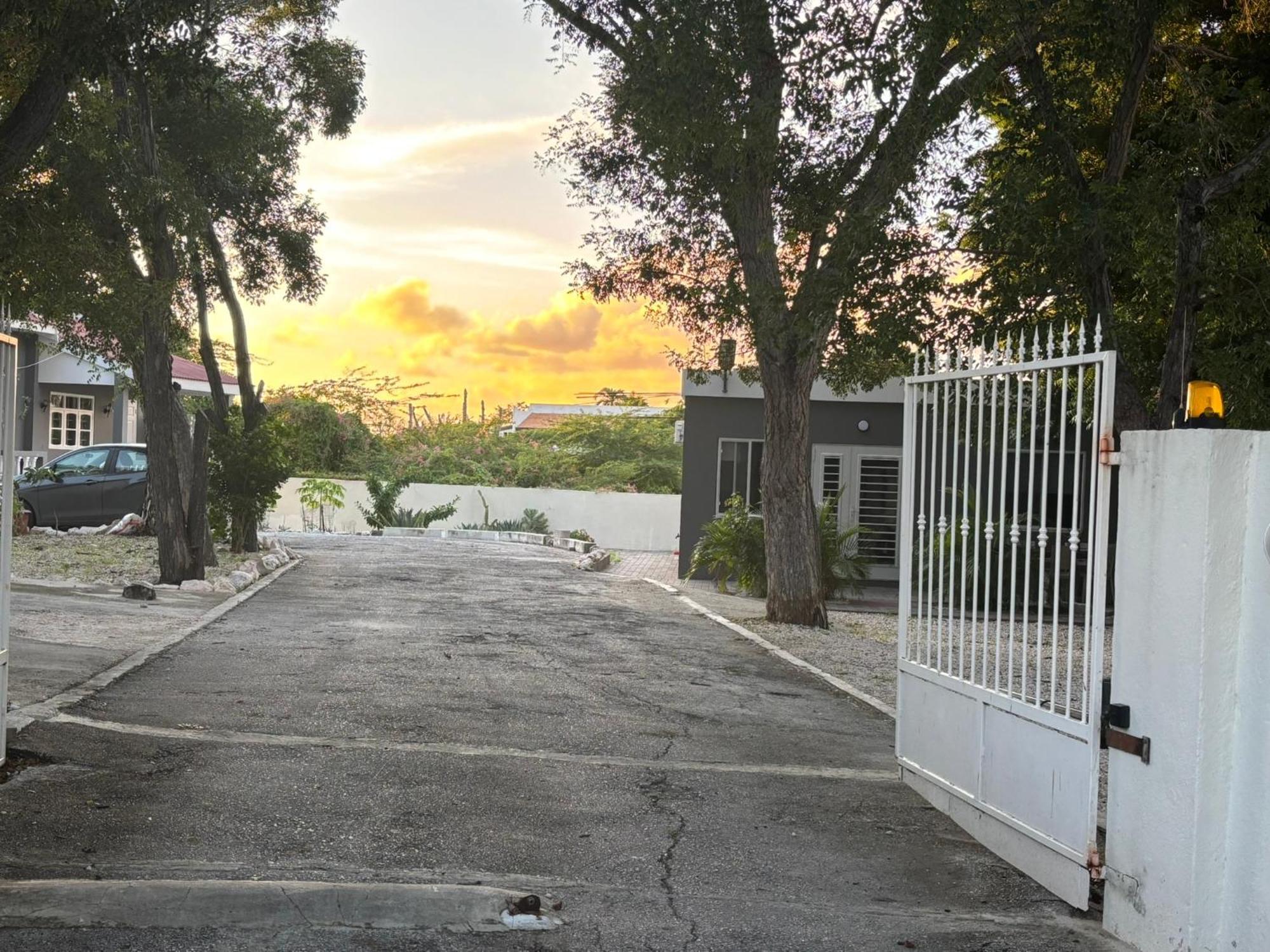 Advantage Apartments Curacao يلمستاد المظهر الخارجي الصورة